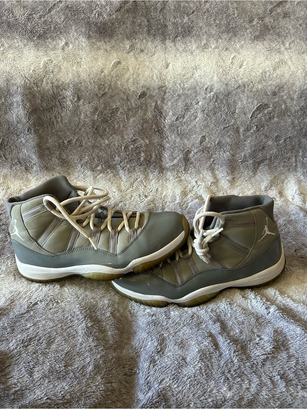 Nike air Jordan 11 retro cool grey 2010 size 10 Euc